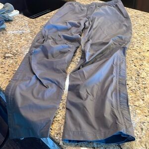 Gently used ORVIS Men’s Rain Pants. Gray. Size medium